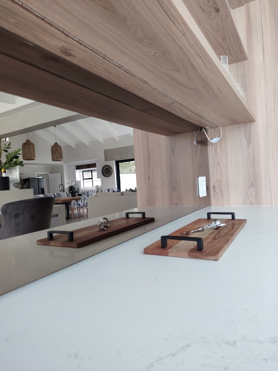 To Let 6 Bedroom Property for Rent in Brackenridge Western Cape